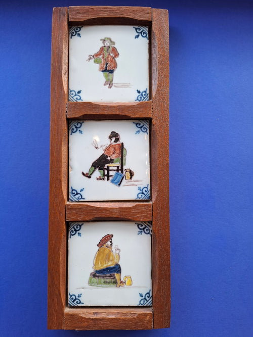 3 ingelijste Makkumer Tichelaar tegels, decor 'bezigheden'