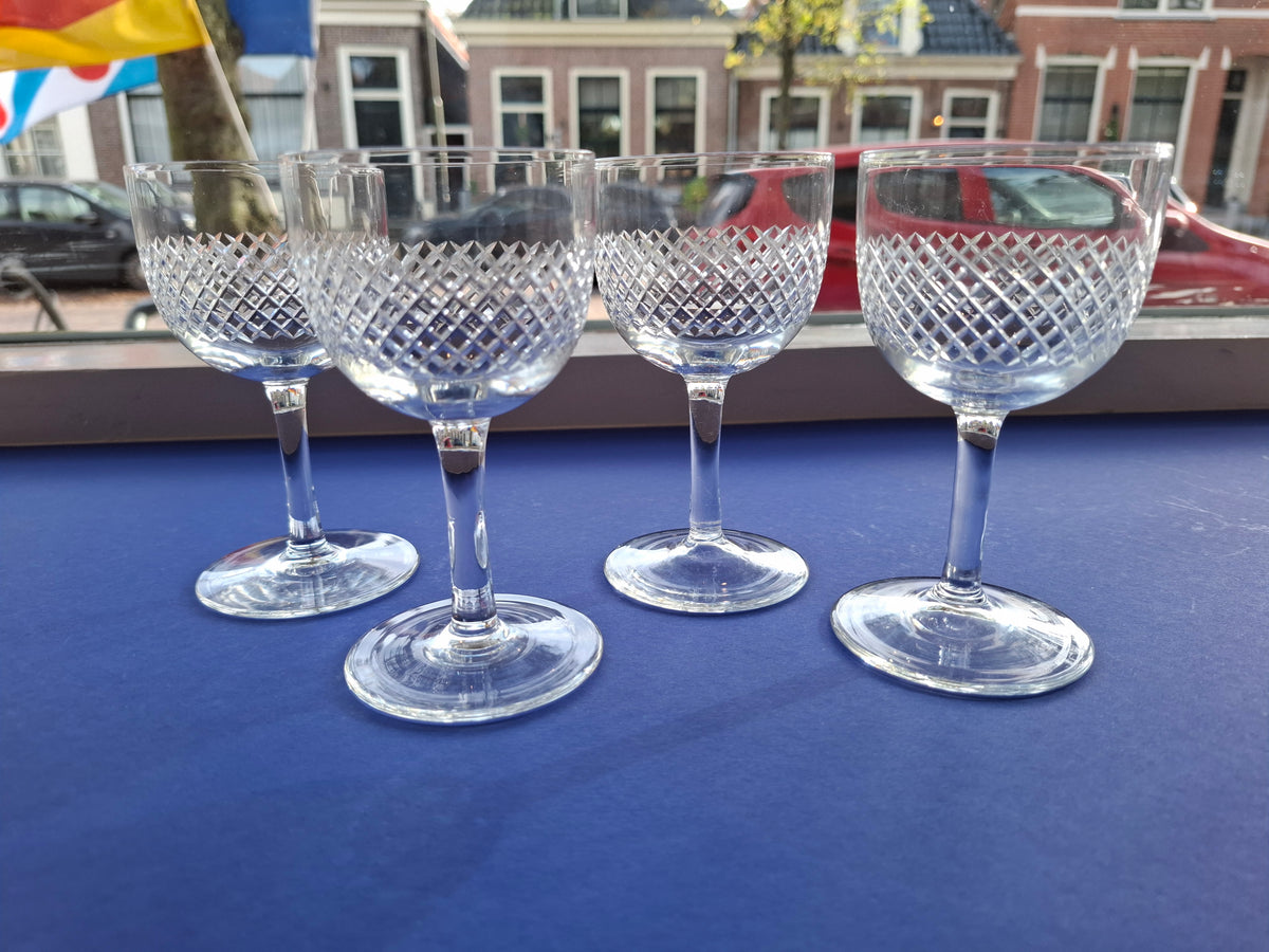 Set van 4 klassiek ruitgeslepen kristallen glazen rond 1900